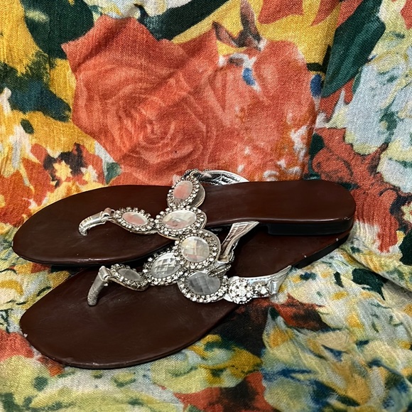 Minimal wear and tear! - Picture 1 of 1